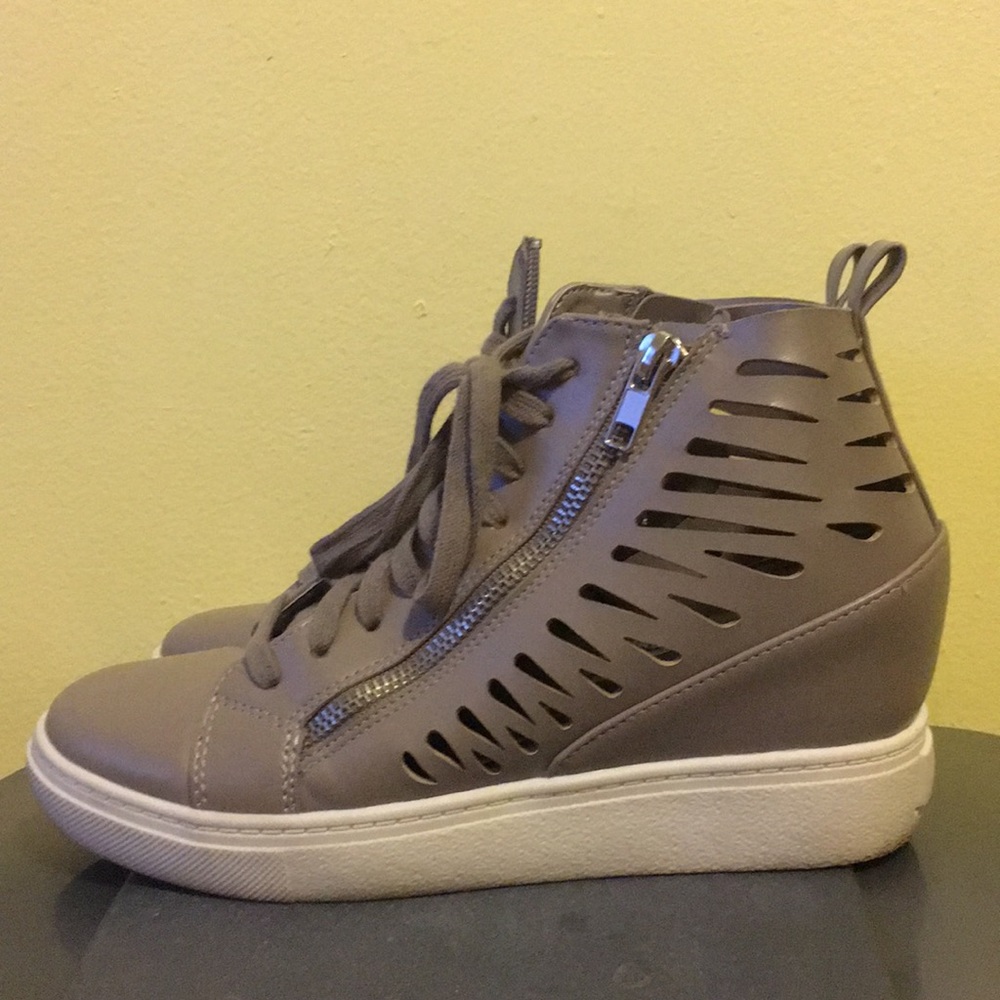 * Steve Madden * sneakers